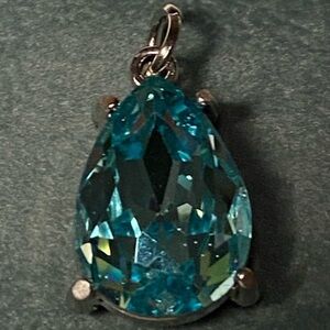 💛 They are selling fast. A vision pendant ✨. Absolute beauty. Brand new.